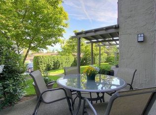 5825 NE Park Point Dr #B102, Seattle, WA 98115