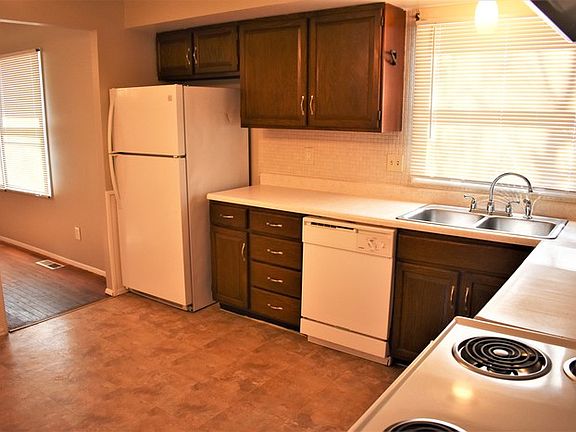 3rd image of 2126 Armitage Dr