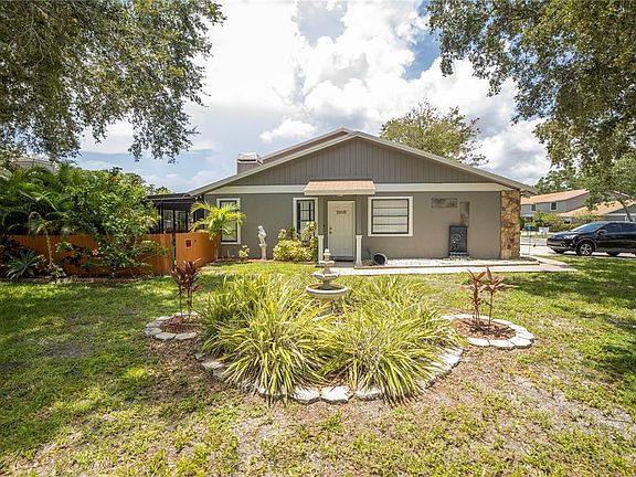 2nd image of 10026 Lake Oak Cir