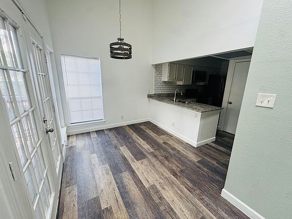 5th image of 8611 Datapoint Dr APT 32