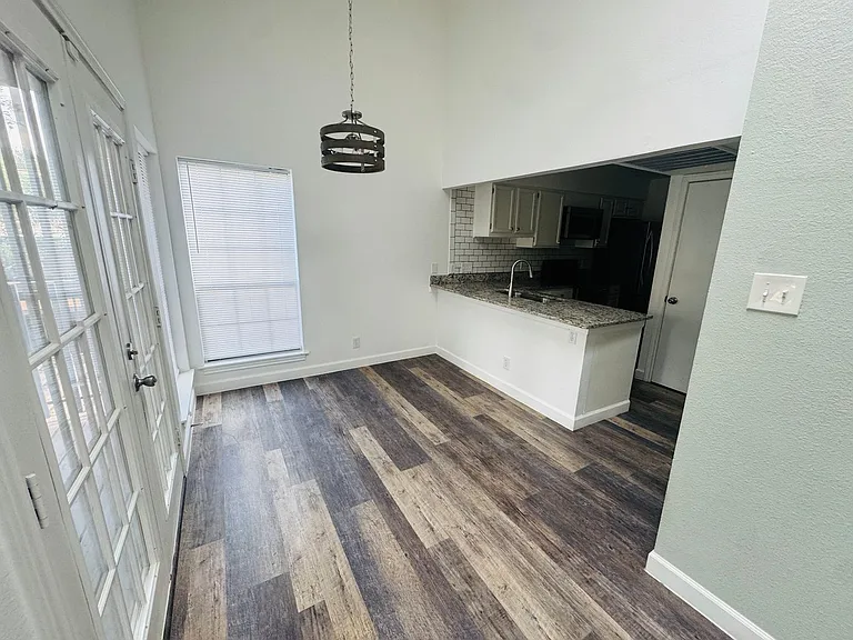 8611 Datapoint Dr #32 — Photo 5