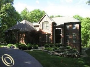 5095 Hilltop Estates Dr, Clarkston, MI 48348
