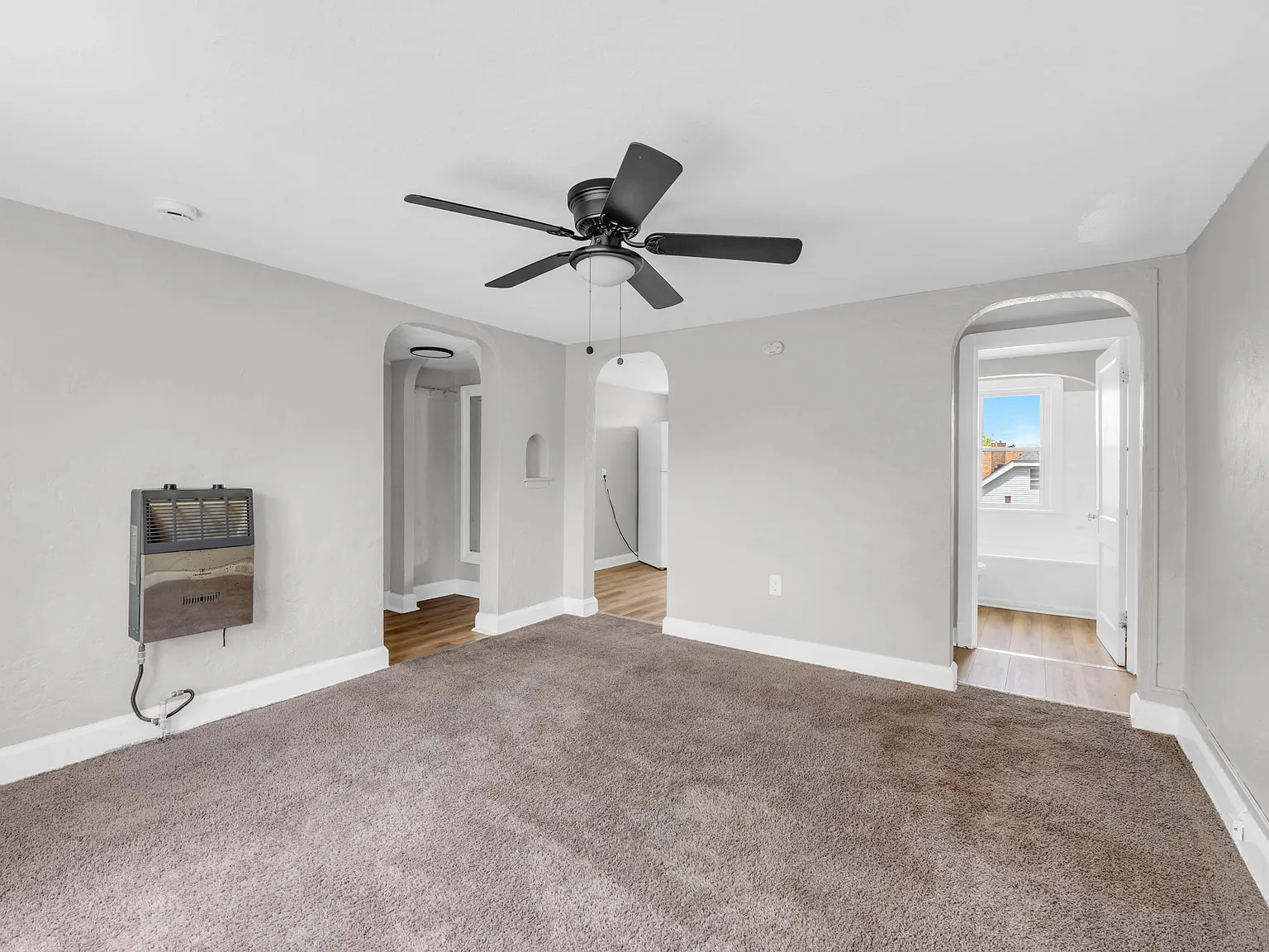 1 bed, $1,000 — Photo 4