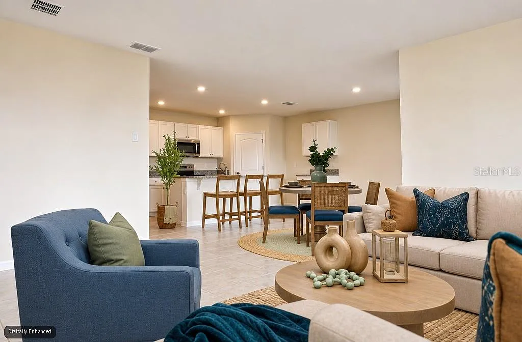 4 bed, 2.0 bath, 1828 sqft, $2,300 — Photo 3