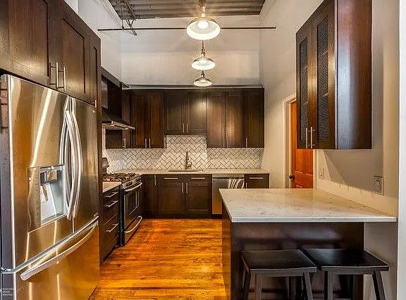 5th image of 312 N May St APT 6I