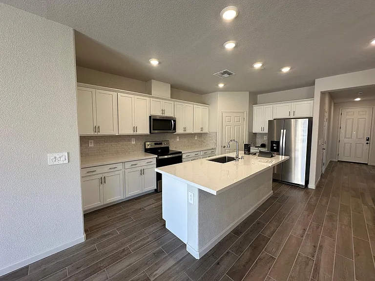 1781 Haines Ave — Photo 3