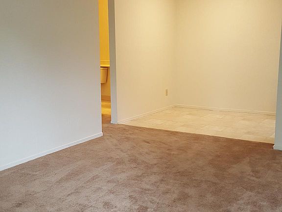 4th image of 408 Boardwalk Ave