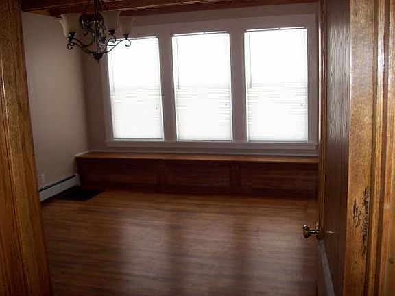3rd image of 307 E Cortland St
