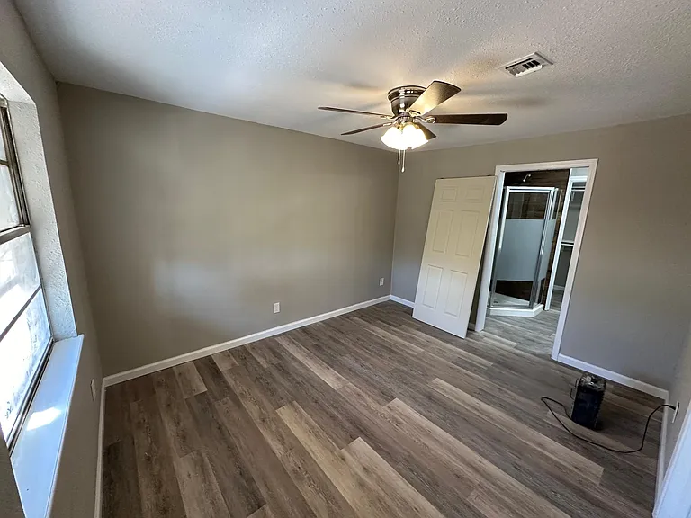 1128 E Aberdeen St — Photo 8
