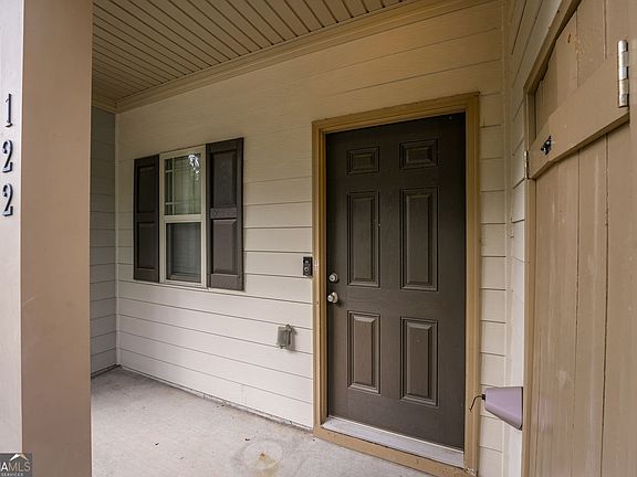 5th image of 122 Oakview Psge