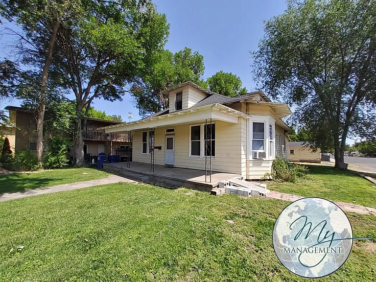 4 bed, 1.0 bath, 1400 sqft, $1,300 — Photo 13