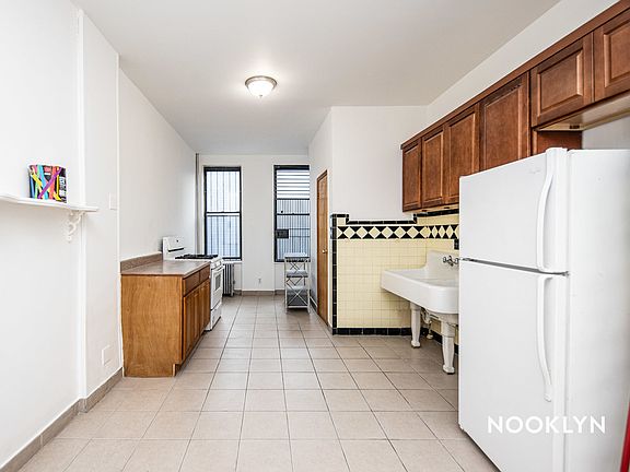 2nd image of 160 Wilson Ave APT 2L
