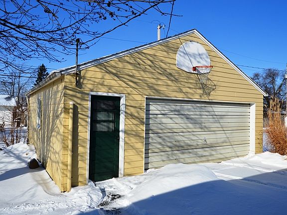 3rd image of 450 Center Dr