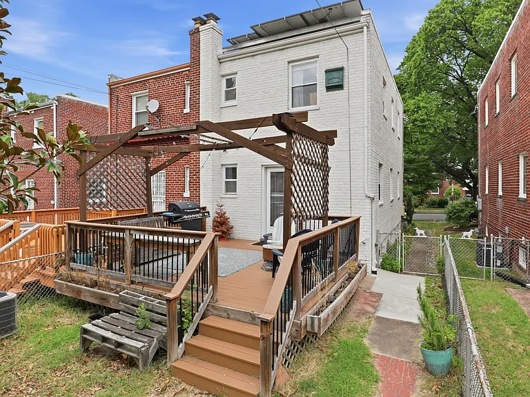 521 Madison St NE #1 — Photo 23