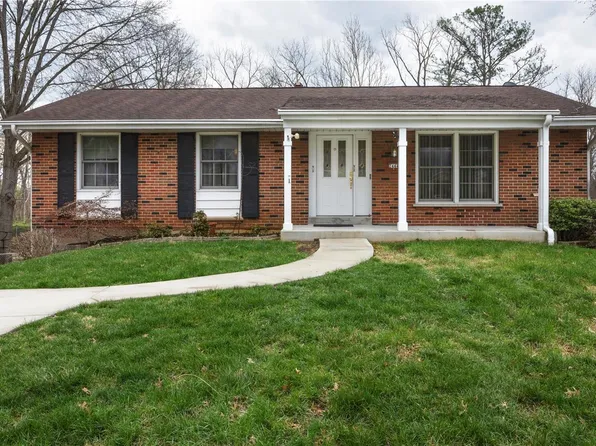 2444 Via Miralesta Dr, Saint Louis, MO 63125