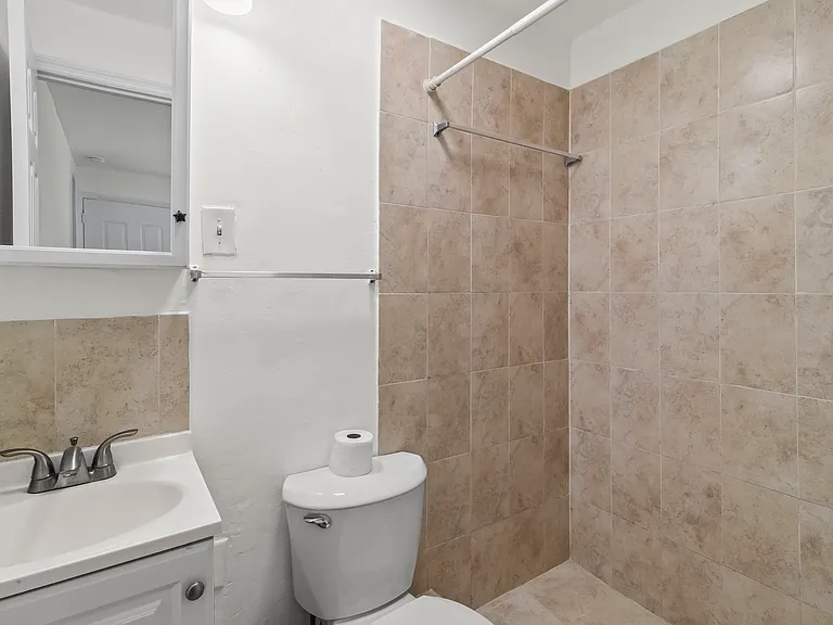 600 NE 44th St — Photo 23