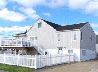 257 E Riviera Dr, Lindenhurst, NY 11757