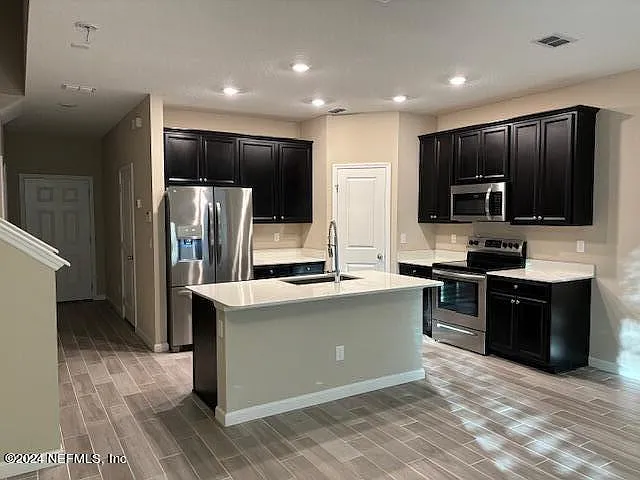 3 bed, 2.5 bath, 1574 sqft, $2,000 — Photo 2