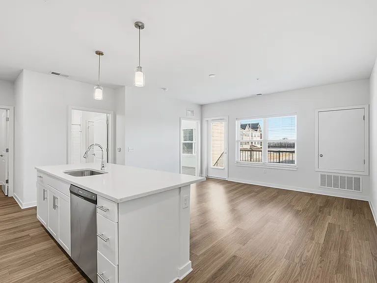 Elwood Apartment Homes — Photo 77