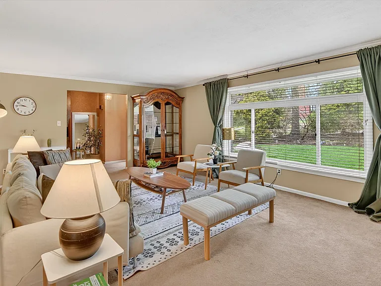 462 Greenhurst Dr — Photo 12