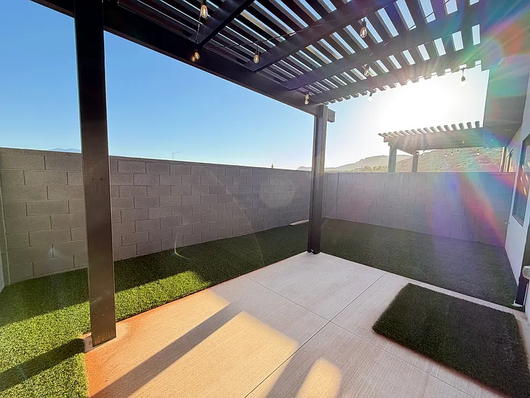 589 E Hemsworth Ln — Photo 15