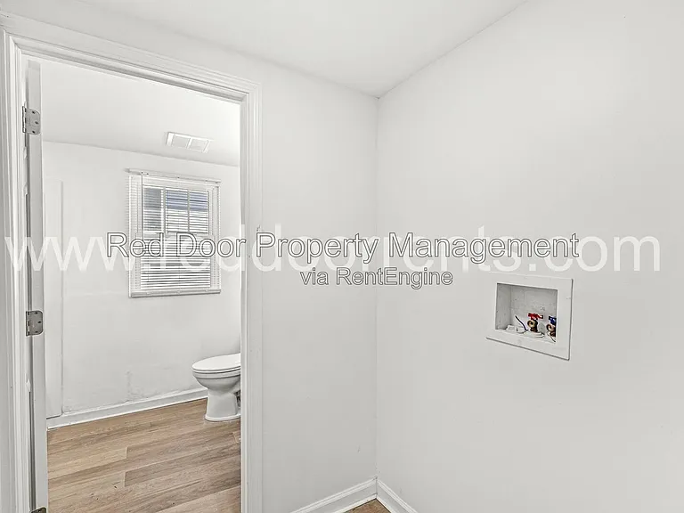 1037 W 30th St — Photo 13