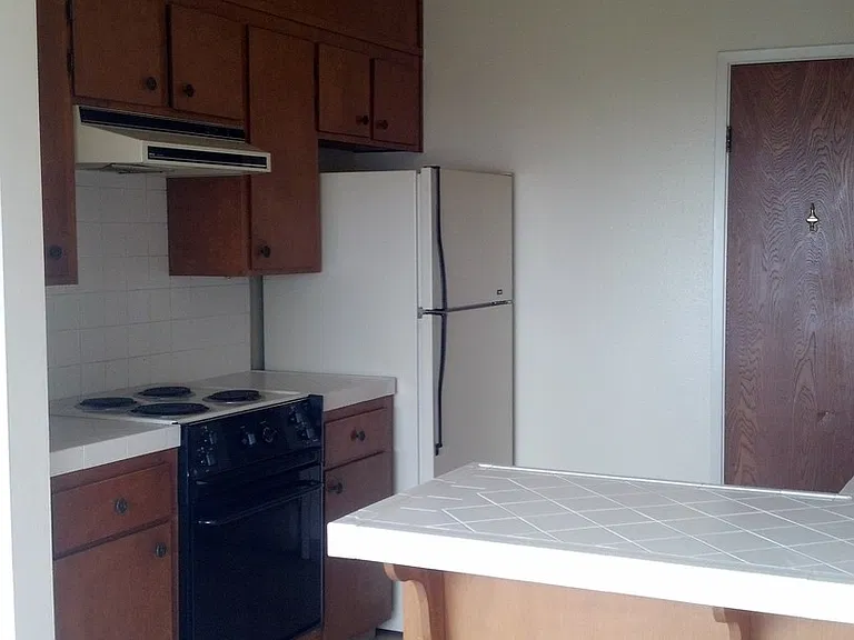 222 Laine St — Photo 17