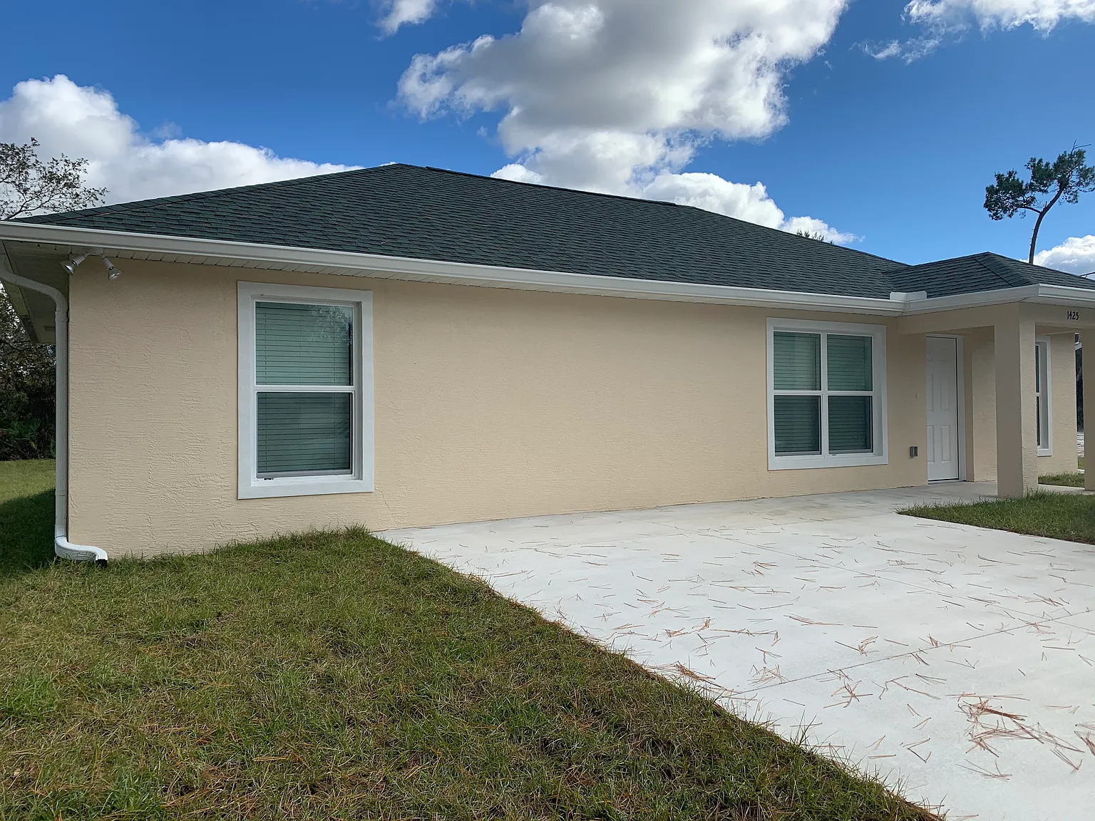 3/2 Close to shopping $1,750.00/Month Daytona Park Estates — Photo 1
