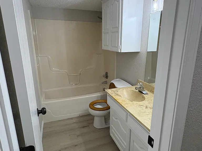 6449 S Vancouver Ave — Photo 12