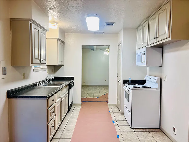 11530 Herald Square Dr — Photo 3