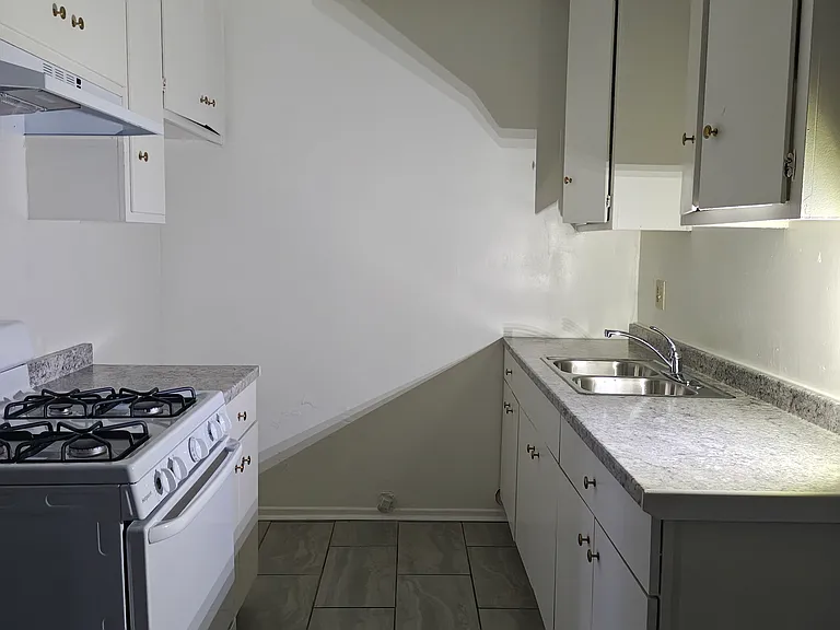 826 Gardenia Ave — Photo 3