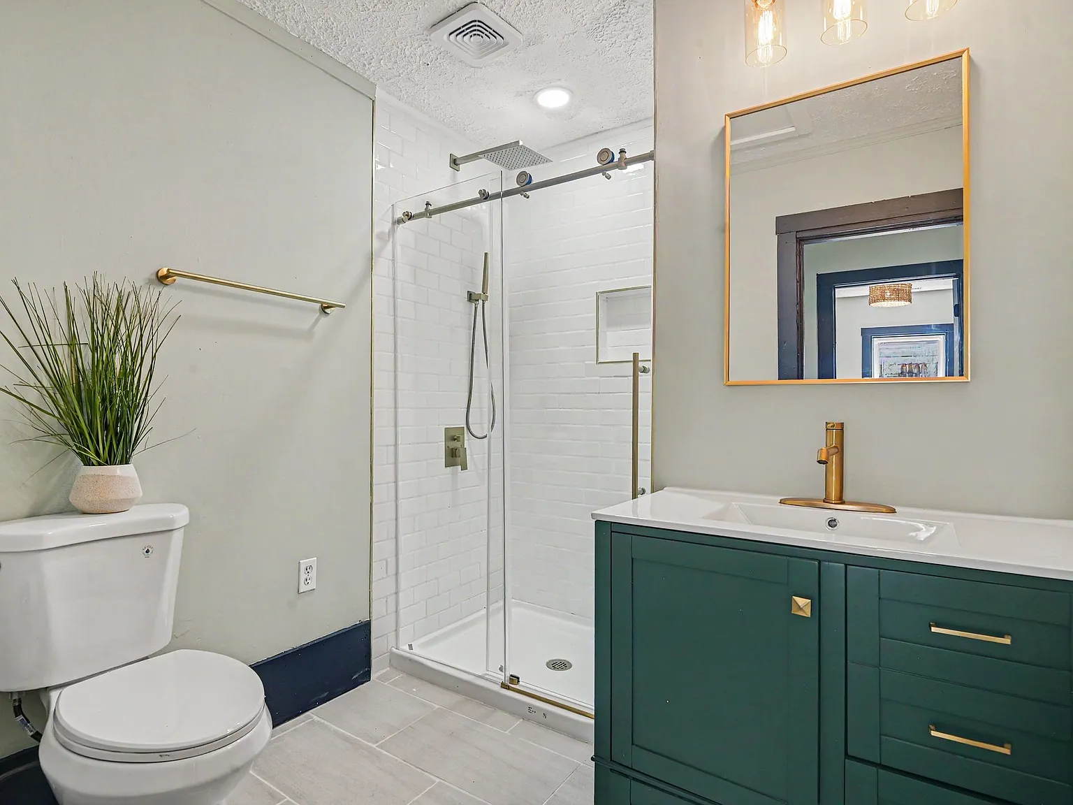 2 bed, 1144 sqft, $1,900 — Photo 3