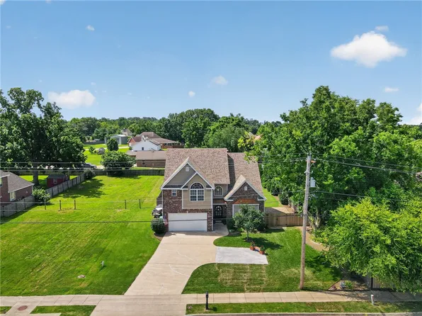 1407 NW 3rd St, Bentonville, AR 72712