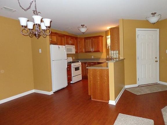 3rd image of 2721 Georgetowne Dr Unit D-2