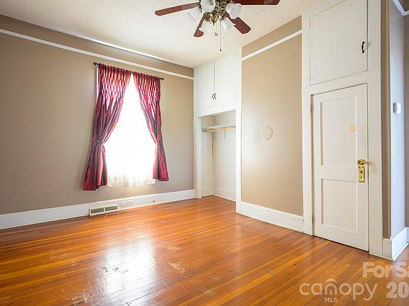 3rd image of 580 Baldwin Ave