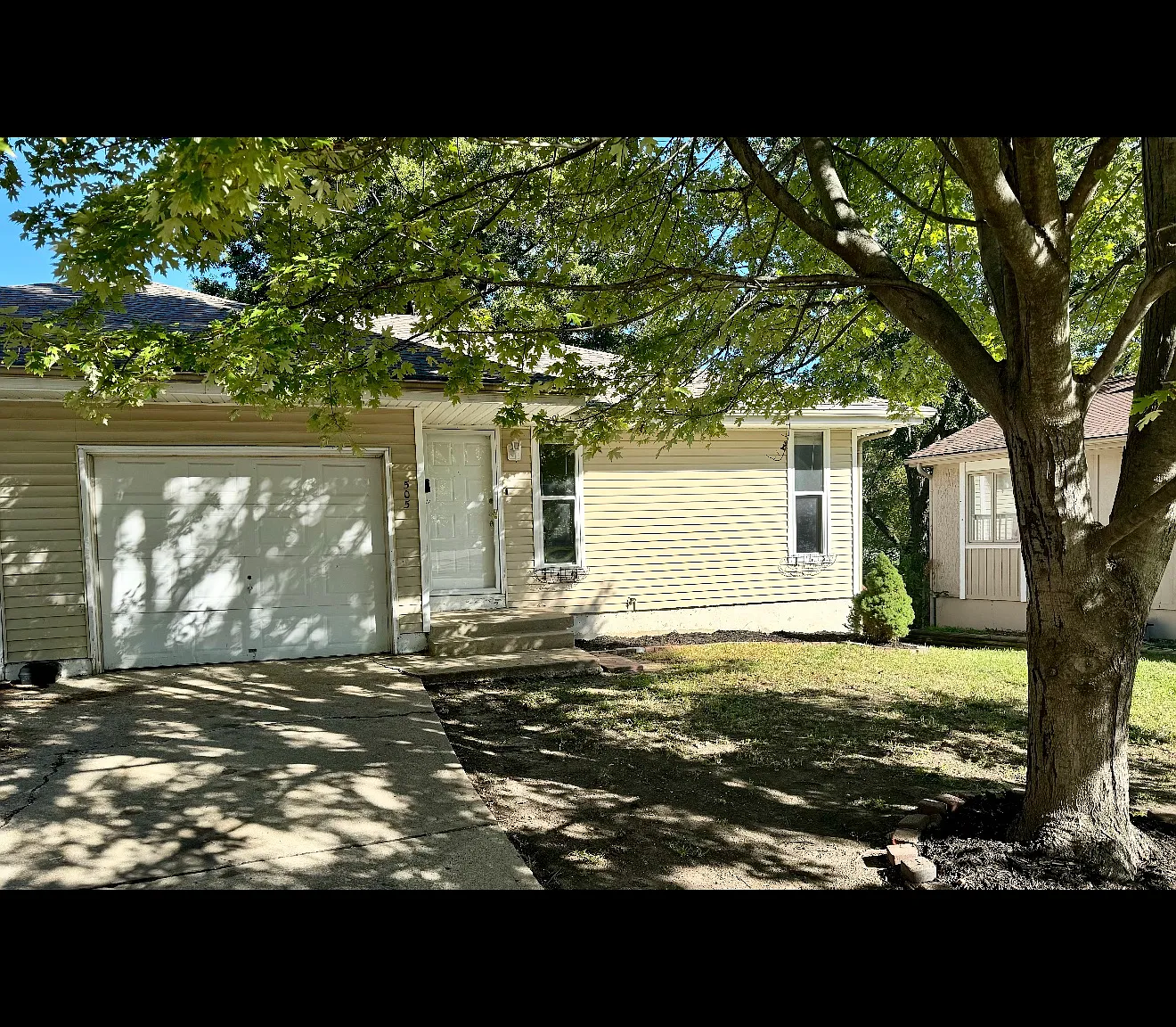 3 bed, 922 sqft, $1,650 — Photo 1