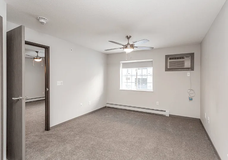 Hilltop Apartments — Photo 8