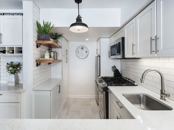 245 E 25th St, New York, NY 10010