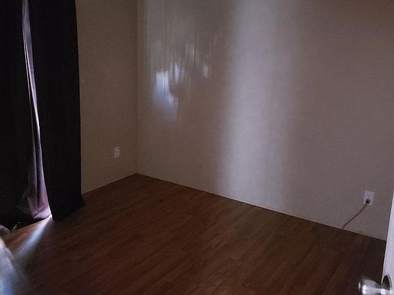 4th image of 190 Sherwood Forest Dr N