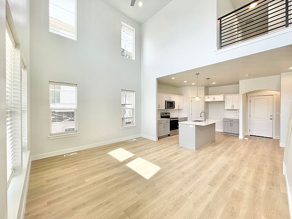 4th image of 4352 W Watchmen Way