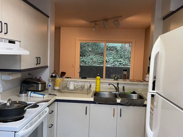 2736 Atlin Pl, Coquitlam, BC V3C 5T1