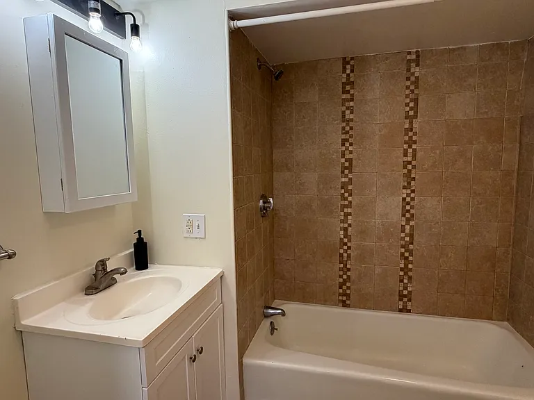 723 Pine St #1 — Photo 5