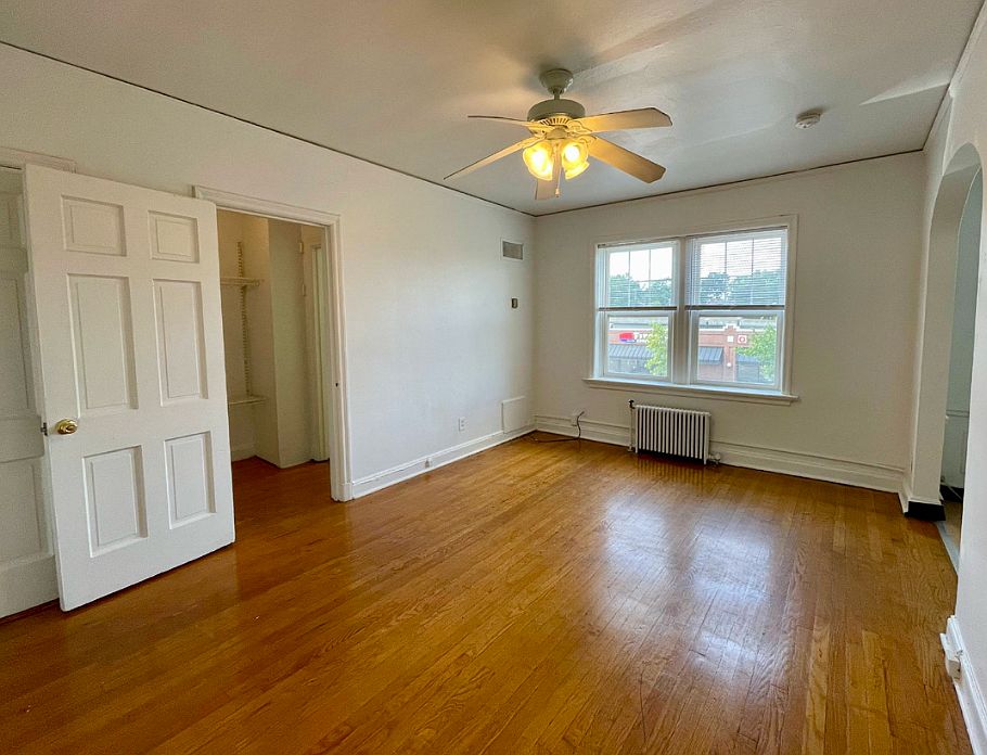 2nd image of 5 Del Lin Dr APT 302