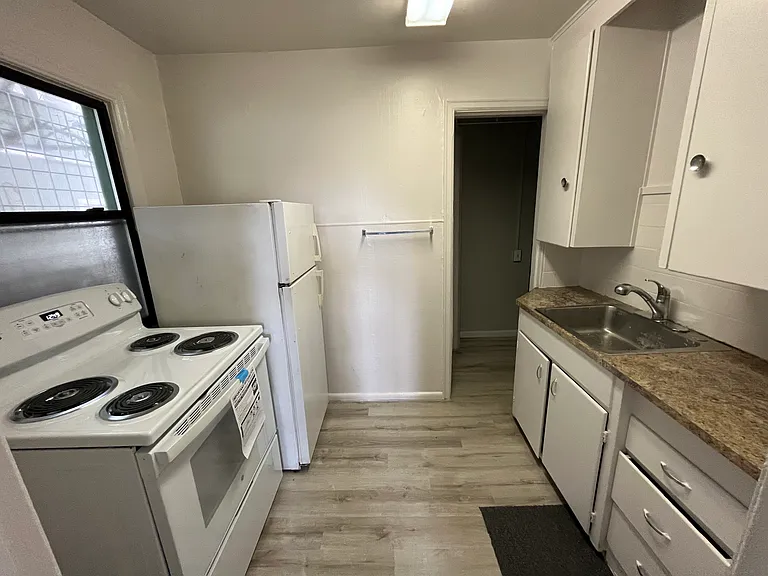 662 NE 42nd St #A — Photo 3