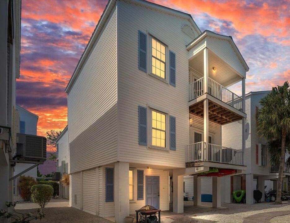 1st image of 325 25th St