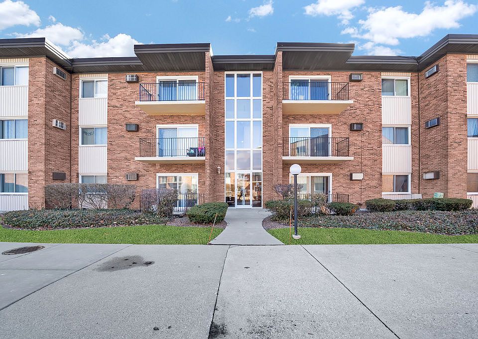 1st image of 4112 W 98th St #102