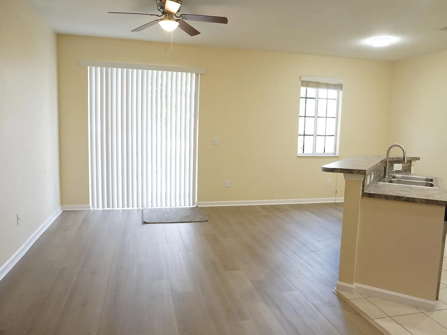 3 bed, 2.5 bath, 1389 sqft, $2,300 — Photo 3