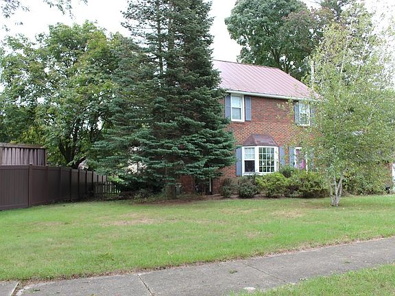 2nd image of 551 Townview Cir W