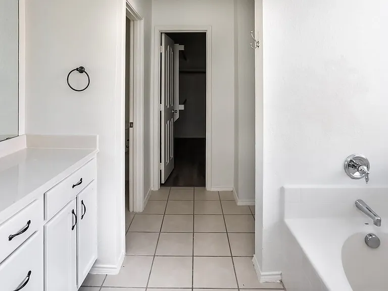 1124 Golden Eagle Ct — Photo 12