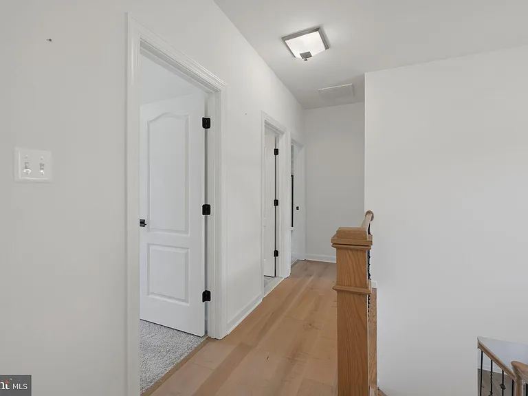 301 Kingdom Dr — Photo 76